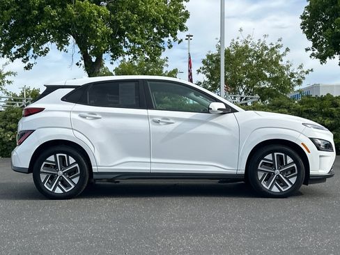 Used 2023 Hyundai Kona SE w/ Cargo Package FWD image 3