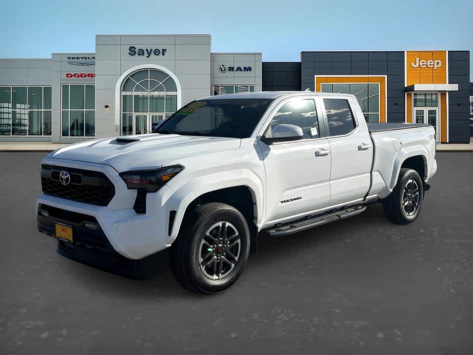 Used 2024 Toyota Tacoma TRD Sport AWD/4WD image 3
