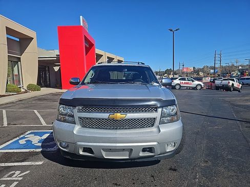 Used 2013 Chevrolet Avalanche LTZ image 2