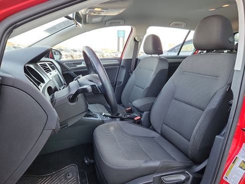 Used 2017 Volkswagen Golf S image 13