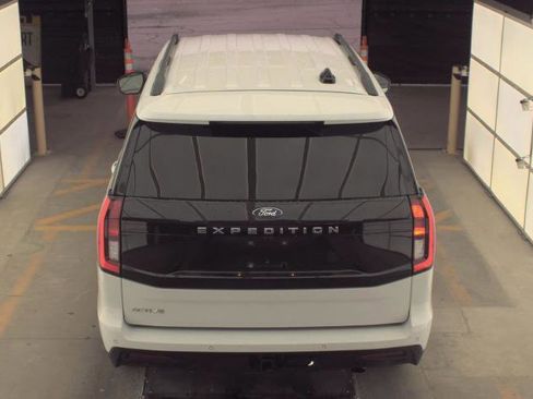 Used 2025 Ford Expedition Max Platinum image 3
