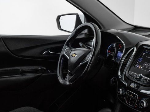 Used 2022 Chevrolet Equinox LT w/ Driver Convenience Package image 11