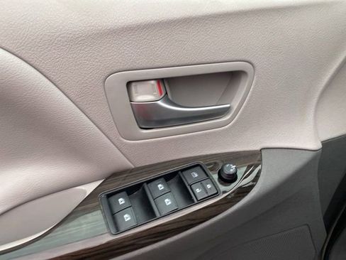 Used 2018 Toyota Sienna XLE Premium image 21