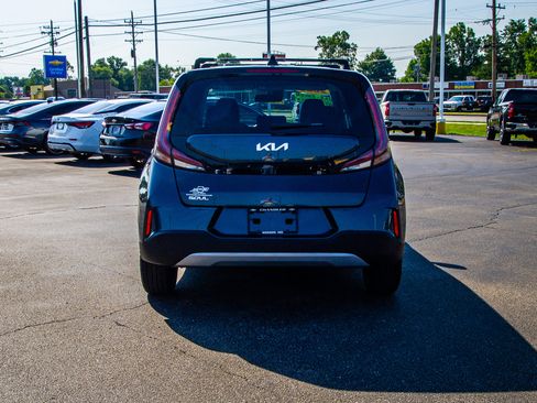 Used 2025 Kia Soul LX FWD image 6