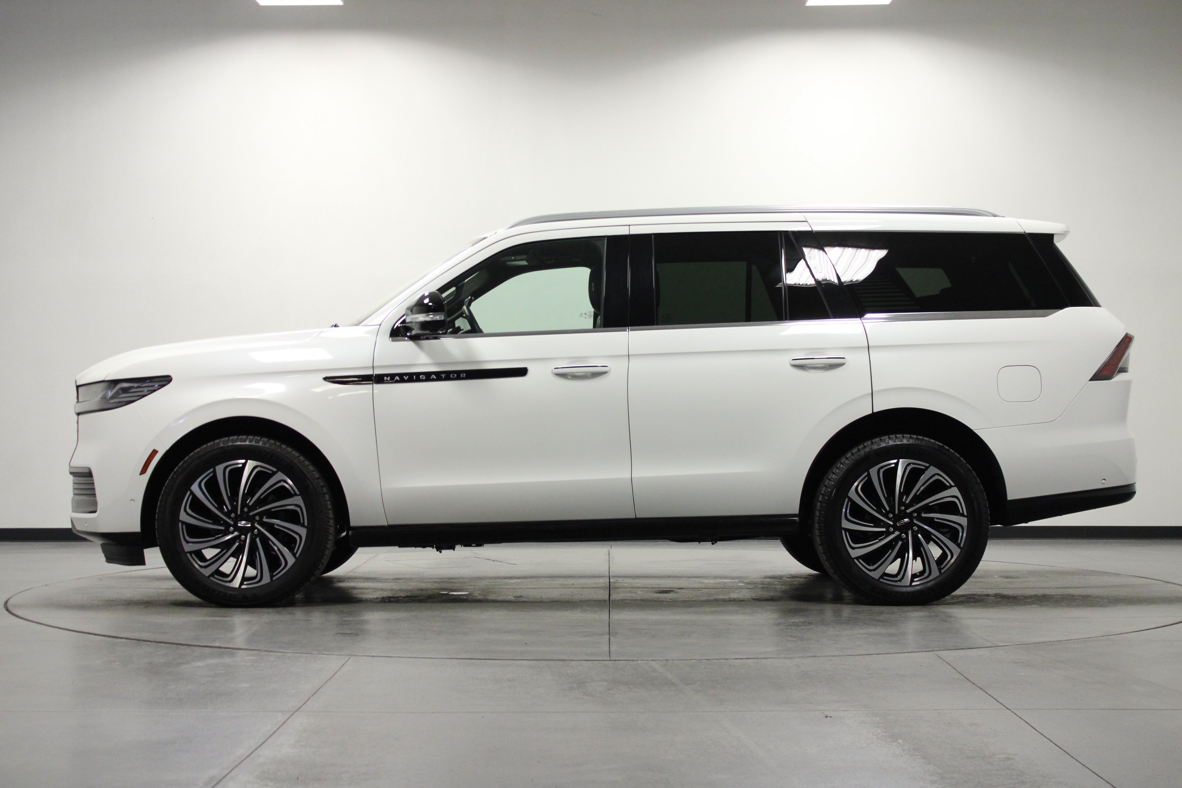Used 2025 Lincoln Navigator Black Label AWD/4WD image 7