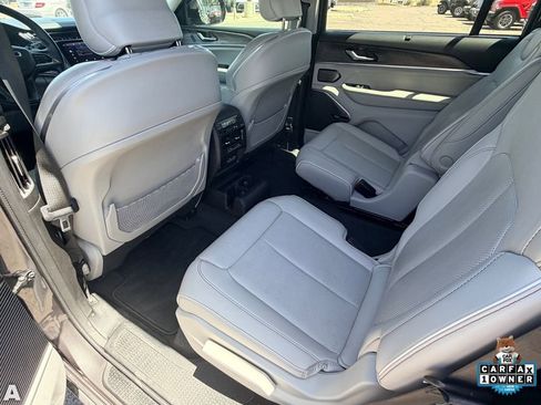 Used 2025 Jeep Compass Trailhawk AWD/4WD image 13