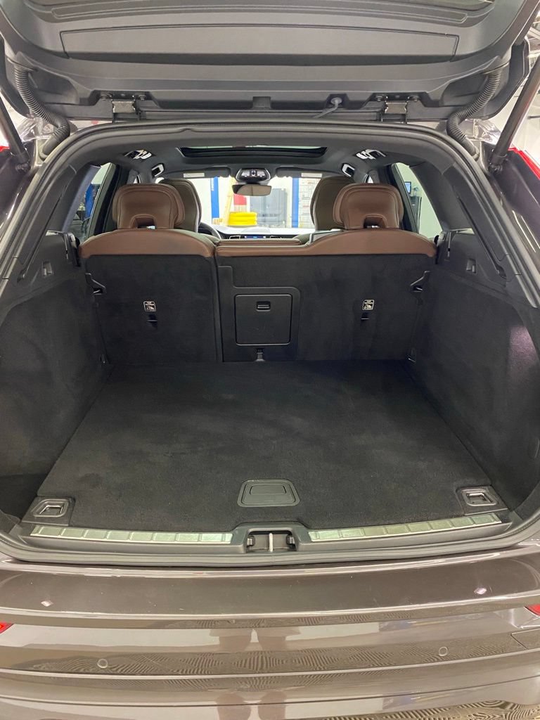 Used 2022 Volvo XC60 B5 Momentum AWD/4WD image 16