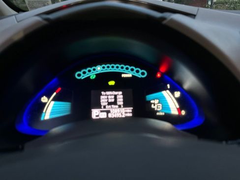 Used 2015 Nissan Leaf SV FWD image 42
