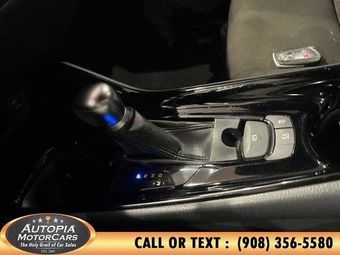 Used 2020 Toyota C-HR XLE image 29