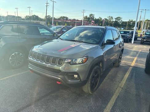 Certified 2023 Jeep Compass Trailhawk AWD/4WD image 3