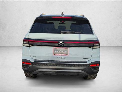 New 2026 Volkswagen Taos SE image 8