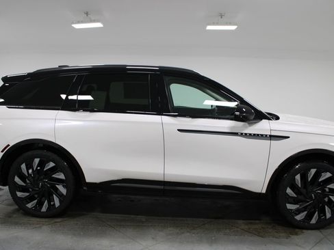 New 2026 Lincoln Nautilus Reserve w/ Jet Appearance Package AWD/4WD image 10