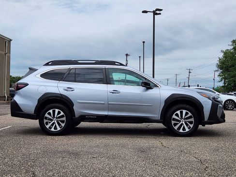 Used 2024 Subaru Outback Premium AWD/4WD image 3