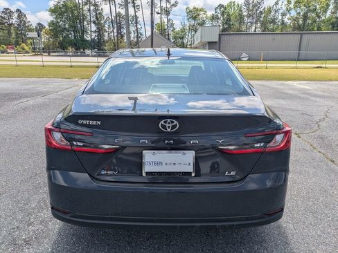 Used 2025 Toyota Camry LE FWD image 5