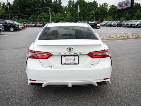 Used 2018 Toyota Camry SE FWD image 8