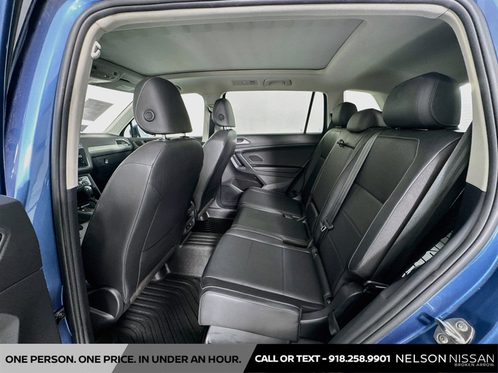 Used 2020 Volkswagen Tiguan SEL AWD/4WD image 24