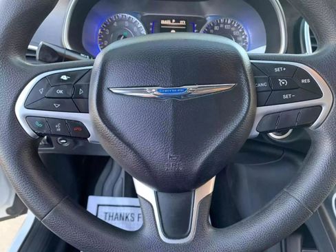 Used 2015 Chrysler 200 Limited image 22
