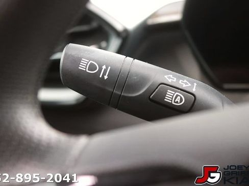 Used 2024 Chevrolet TrailBlazer LS FWD image 25