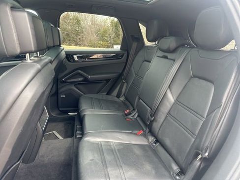 Used 2020 Porsche Cayenne image 14