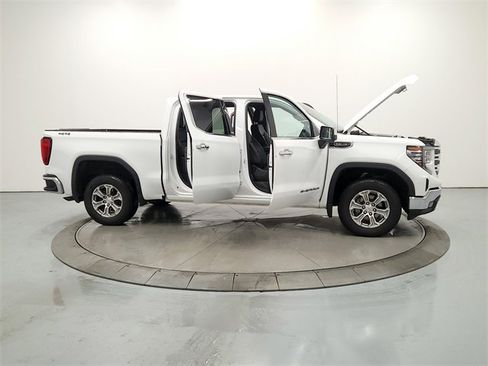 Used 2025 GMC Sierra 1500 SLT image 16