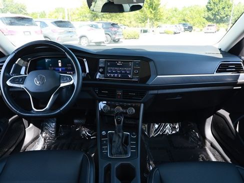 Used 2022 Volkswagen Jetta SE FWD image 31