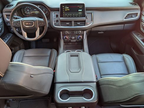 Used 2023 GMC Yukon SLT w/ SLT Luxury Package image 24