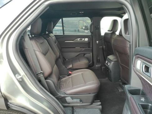 Used 2025 Ford Explorer Platinum w/ LUX Leather Package AWD/4WD image 28