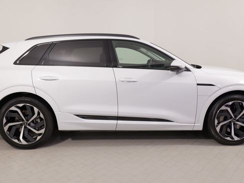 Used 2024 Audi Q8 e-tron Premium Plus w/ Premium Plus Package image 9