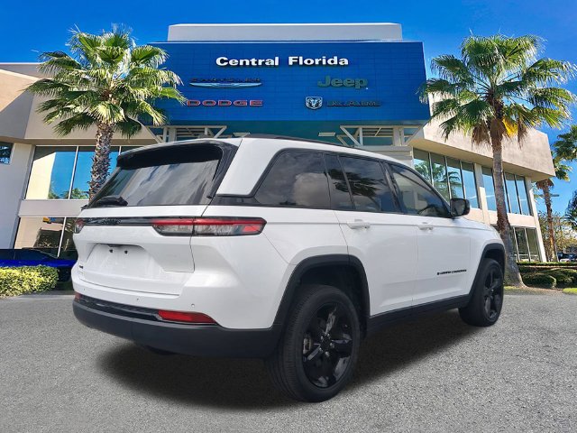 Used 2023 Jeep Grand Cherokee Altitude AWD/4WD image 5