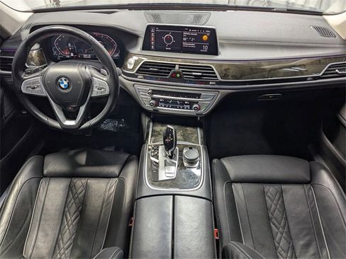 Used 2022 BMW 740i image 6