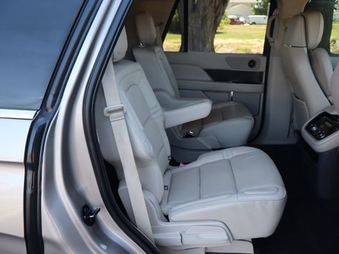 Used 2018 Lincoln Navigator Reserve w/ Technology Package AWD/4WD image 23