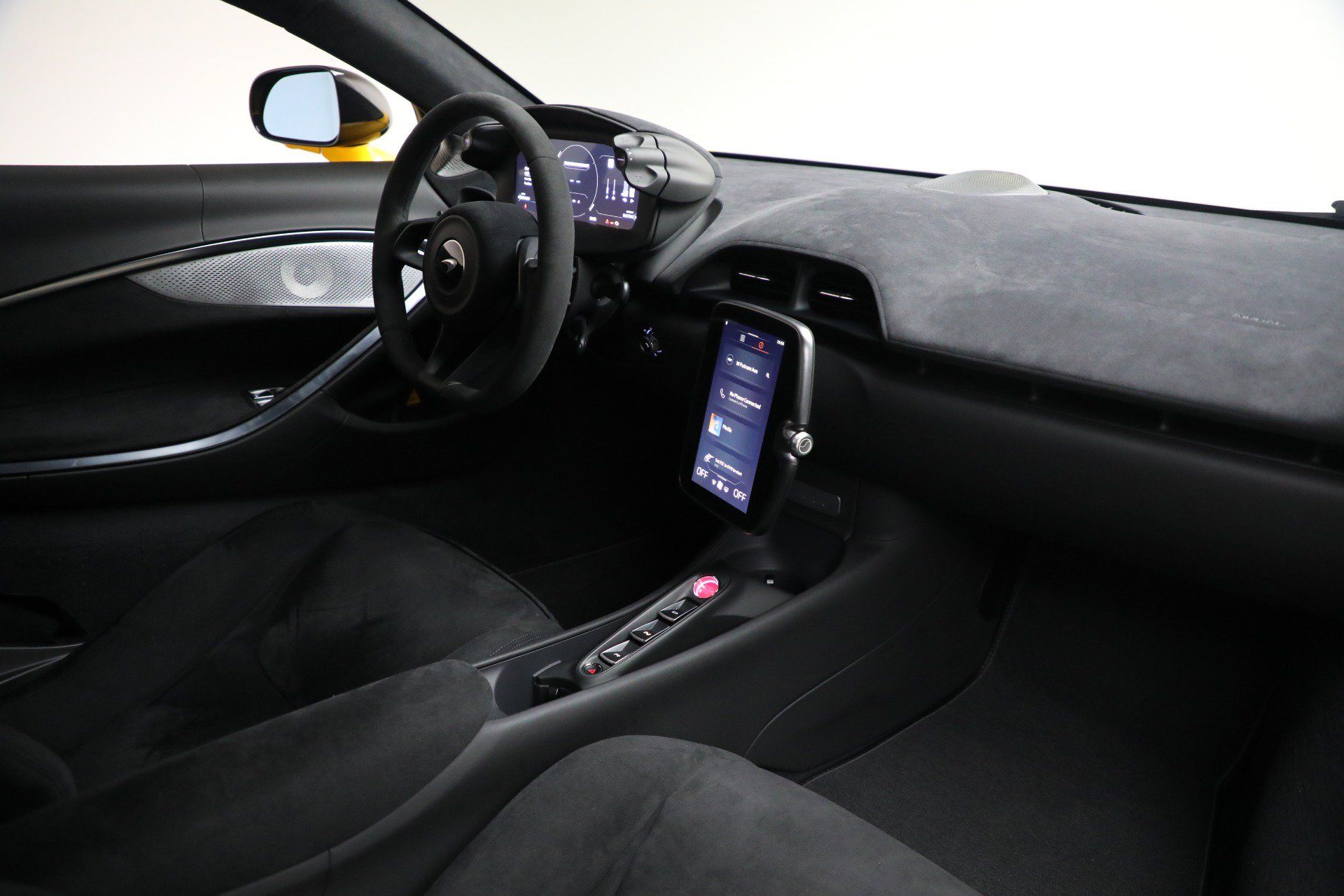 Used 2024 McLaren Artura RWD image 26