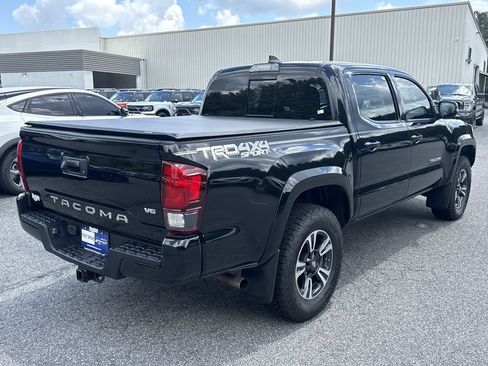 Used 2018 Toyota Tacoma TRD Sport AWD/4WD image 7