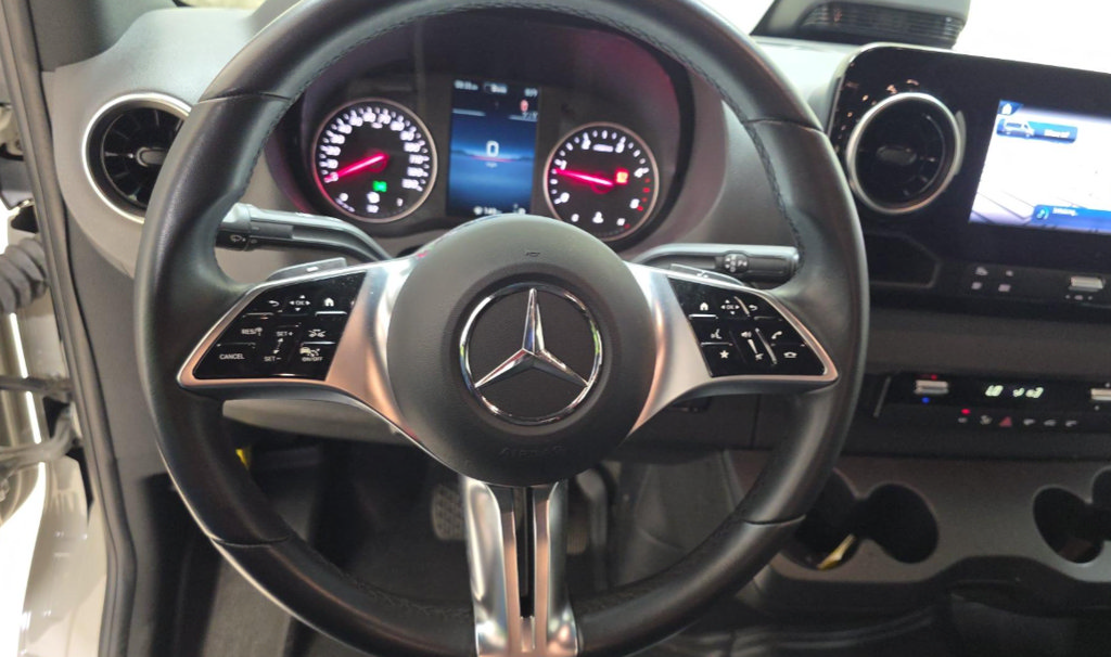 Used 2025 Mercedes-Benz Sprinter 2500 image 10
