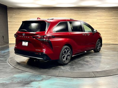 Used 2025 Toyota Sienna Platinum AWD/4WD image 29