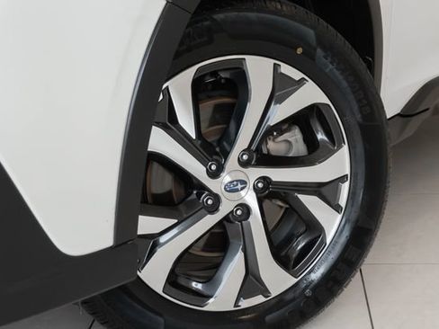 Used 2022 Subaru Outback Touring AWD/4WD image 2
