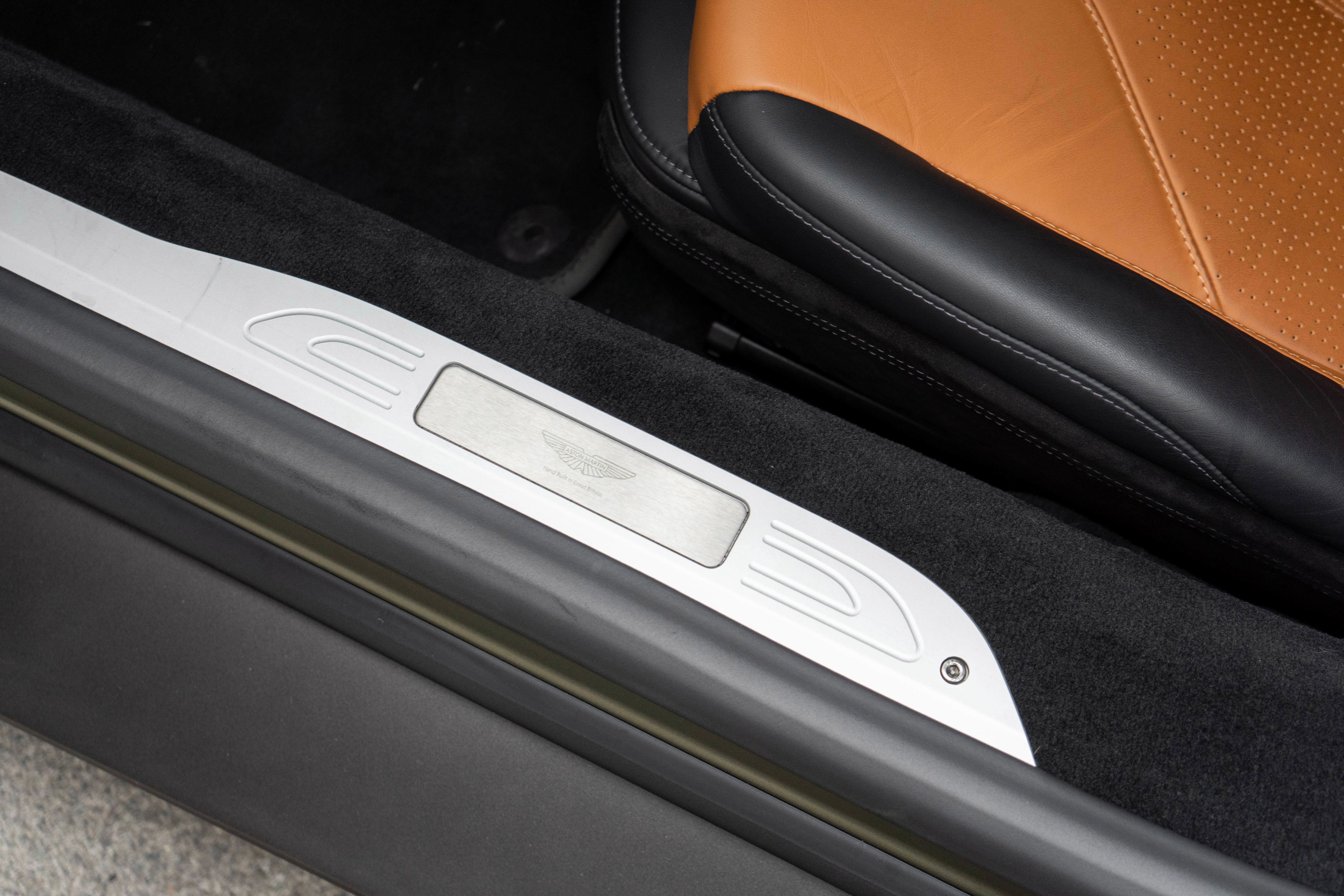 Used 2025 Aston Martin V8 Vantage Coupe RWD image 16