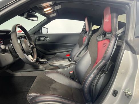 Used 2025 Nissan Z NISMO w/ Floor Mat Package RWD image 23