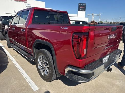 Used 2024 GMC Sierra 1500 SLT image 3