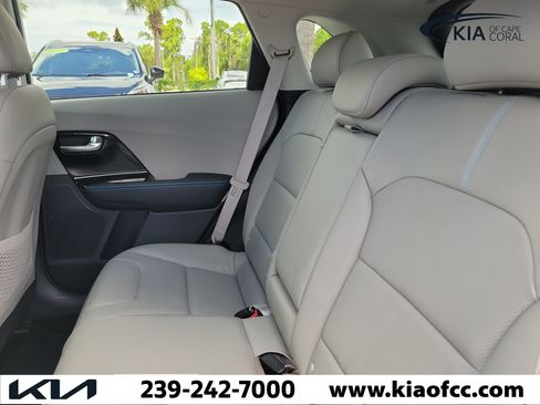 Used 2021 Kia Niro EX Premium FWD image 12