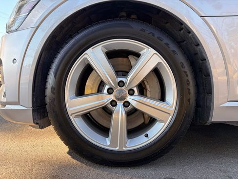 Used 2019 Audi e-tron Premium Plus image 39