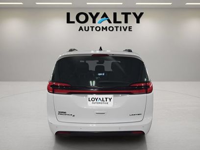 Used 2025 Chrysler Pacifica Limited