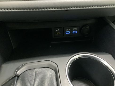 Used 2022 Toyota Highlander XLE image 32