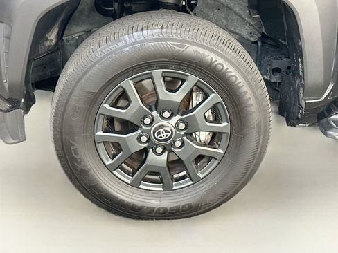 Used 2025 Toyota 4Runner SR5 AWD/4WD image 34