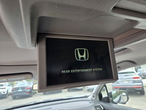 Used 2016 Honda Pilot Touring image 17