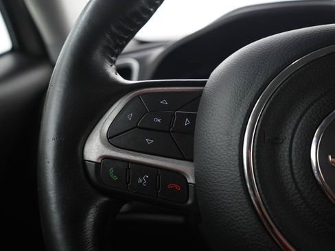 Used 2018 Jeep Renegade Latitude w/ Cold Weather Group AWD/4WD image 24