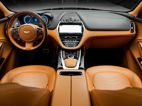 Used 2023 Aston Martin DBX image 40