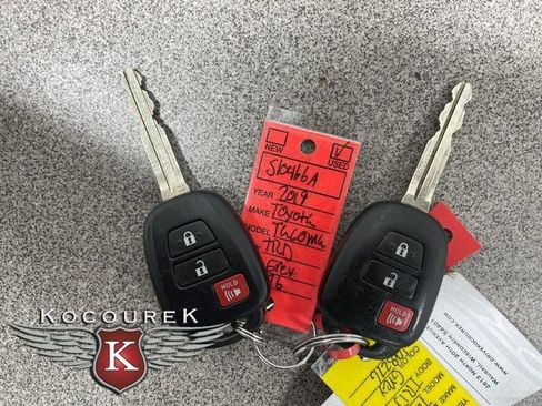 Used 2019 Toyota Tacoma TRD Sport AWD/4WD image 25