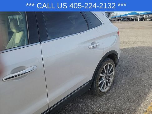 Used 2019 Lincoln MKC Reserve w/ MKC Climate Package image 4