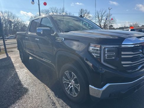 Used 2025 GMC Sierra 1500 SLT image 3